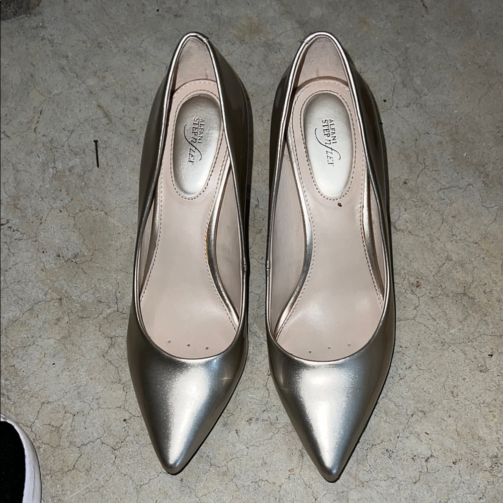 Alfani gold Metallic Pumps